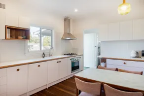 The Blue Beach House - Pet Friendly Coastal Escape in Mollymook - Image 3
