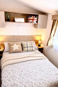 F42 Superior Sleeps 6 Family Size Free Parking - Image 5