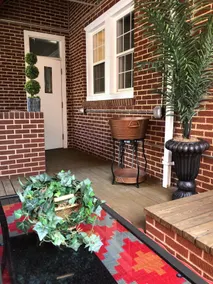 Newly renovated 3 bedroom townhouse - Image 2