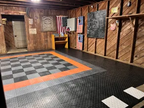 Dragons Lair, garage, motorcycle and car friendly - Image 3