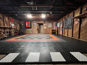 Dragons Lair, garage, motorcycle and car friendly - Image 2