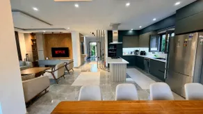 Modern Luxury Villa - Image 2