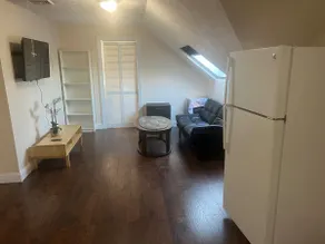 Walking distance to downtown Salem - Image 4