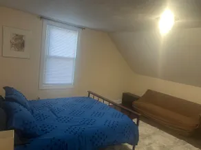 Walking distance to downtown Salem - Image 3
