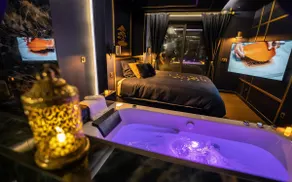 Unique Minka Cocon with private hot tub - Image 4