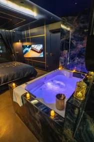 Unique Minka Cocon with private hot tub - Image 2