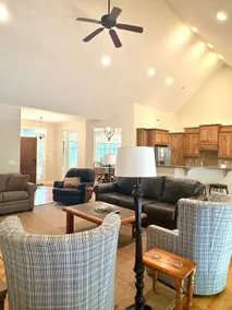 Location! Private & Convenient, 5 bedrooms - Image 3
