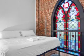Walk to Stadiums! Sleeps 6-KING bed*FREE parking! - Image 3