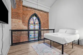 Walk to Stadiums! Sleeps 6-KING bed*FREE parking! - Image 2