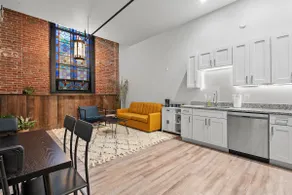 Walk to Stadiums! Sleeps 6-KING bed*FREE parking! - Image 5