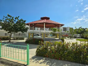 Beautiful family home in a private residential area - Image 4