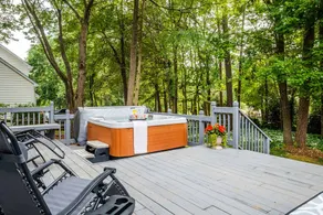 Hot Tub - Suburban - Comfy - Image 3