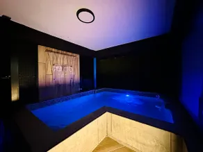 Pasavento-Modern Pool Penthouse - Image 5