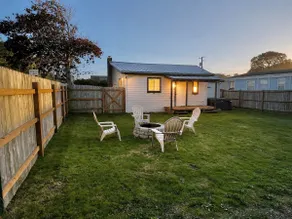 Waddle on Inn-Hot Tub, Pet Friendly, Fully Fenced! - Image 2