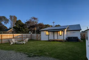 Waddle on Inn-Hot Tub, Pet Friendly, Fully Fenced! - Image 4
