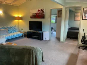 2 bedroom spacious, cosy, warm, light & airy flat - Image 5