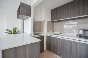 Double-height designer loft with open view - Image 4