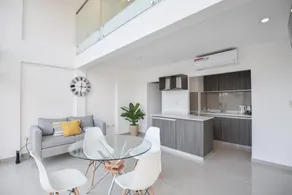 Double-height designer loft with open view - Image 2