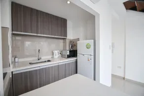 Double-height designer loft with open view - Image 5