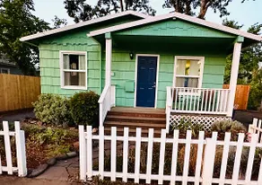 The Shamrock- Creekside & one block from downtown! - Image 2