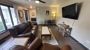Spearmint Smile, 3BR/1.5BA House Coliseum BLVD A+ - Image 2