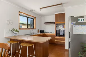 Charming Beach retreat, 5 minute walk to beach - Image 5