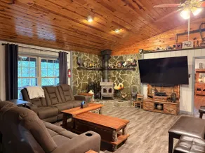 Large Cabin w/HOT TUB, Pool table, and Fire pit - Image 3