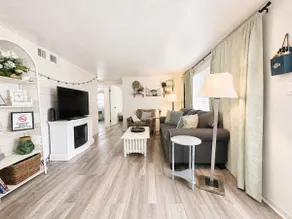 Charming Sunshine Retreat - Image 2