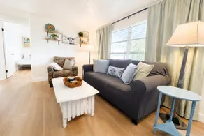 Charming Sunshine Retreat | Pet Friendly | FirePit - Image 2