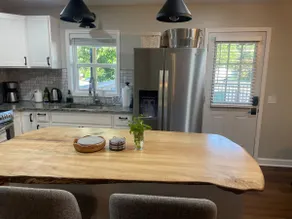 The CV House| Spacious Family Retreat| Sleeps 8 - Image 4