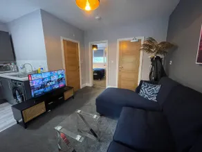 Large 1 bed Apartment- West Midlands - Image 5