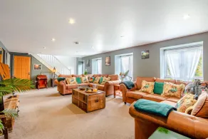 6 Bed in Holsworthy oc-89218 - Image 2