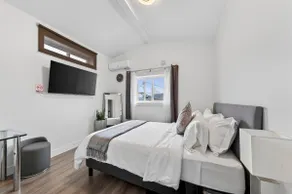 Entire NEW Cozy and Modern 2-storey HOUSE - Image 5