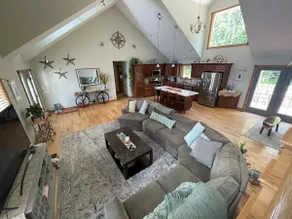 Spacious Private Home with Hot Tub WeAREPennState - Image 4