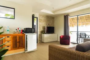 1-bedroom studio with balcony and sea view - Image 3