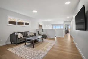 Bright & Spacious 3 Beds Luxury Home in SE Calgary - Image 3