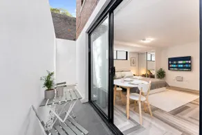 SN9 Modern Studio • Easy City Access |Winter Offer - Image 2