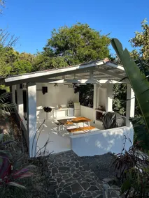 Luxurious Tropical Guest House - Image 5