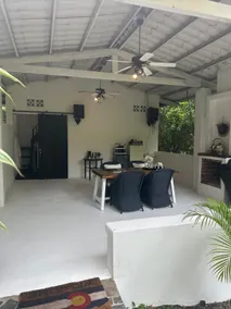 Luxurious Tropical Guest House - Image 3