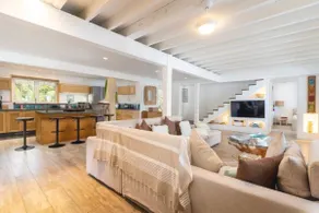 Luxurious 4BR Villa - Image 2
