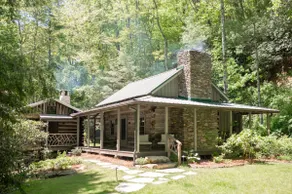 Luxury Log Cabin • Hot Tub • 7 min to Highlands - Image 2