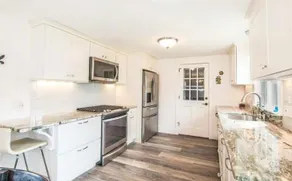 Cozy ranch with private neighborhood beach - Image 5