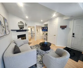 Modern Apartment: Steps to Downtown, Airport,Shops - Image 2