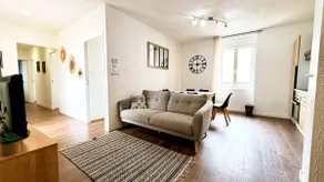 Balcony with view • 3 bedrooms • Train station 5 min away - Image 2