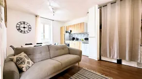 Balcony with view • 3 bedrooms • Train station 5 min away - Image 3