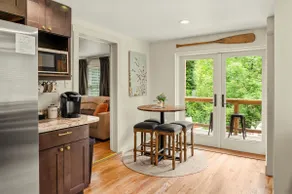 The Creekside Cottage: Downtown | Pet-Friendly - Image 5