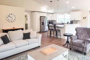 Large 3BR Mountainview | Fireplace | Near skiing - Image 2