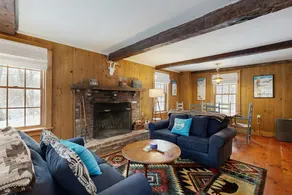 4BR riverfront house, dog-friendly, fireplace - Image 3