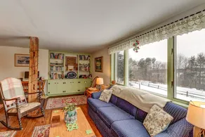 4BR dog-friendly house with mountain view & deck - Image 4