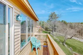 3BR mountain view home with fireplace, deck & W/D - Image 3